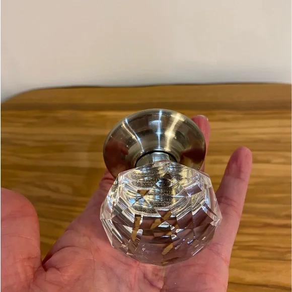 Beautiful-Stand Out Knob-Drawer-cabinet - Picture 2 of 13